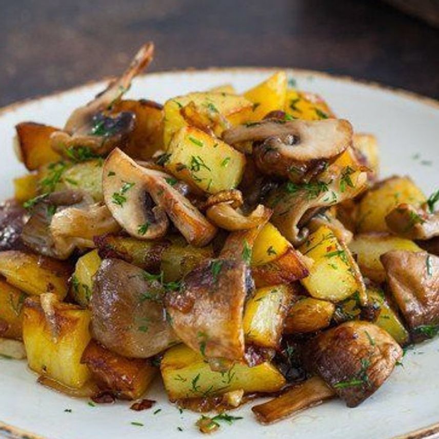 Картофель с грибами и луком