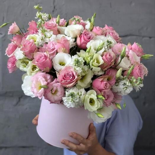 Цветы в коробке розы эустома