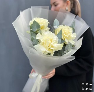 Стильный букет из крупных французских белых роз