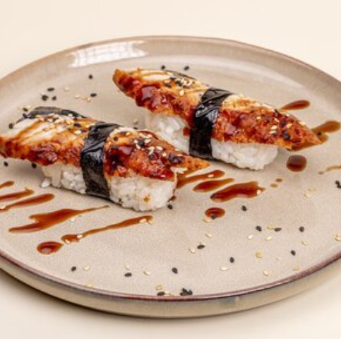 Суши с угрём
