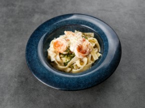 Фетучини с песто и креветками