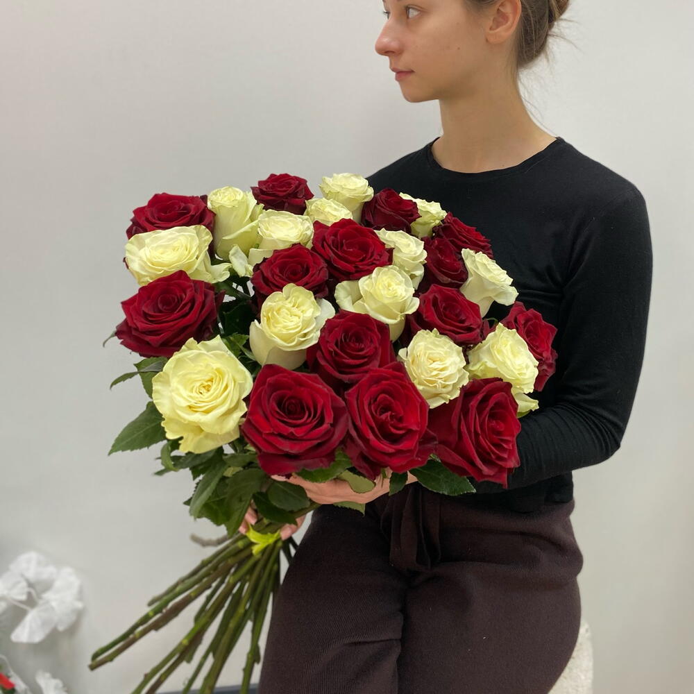 Микс из 27 роз