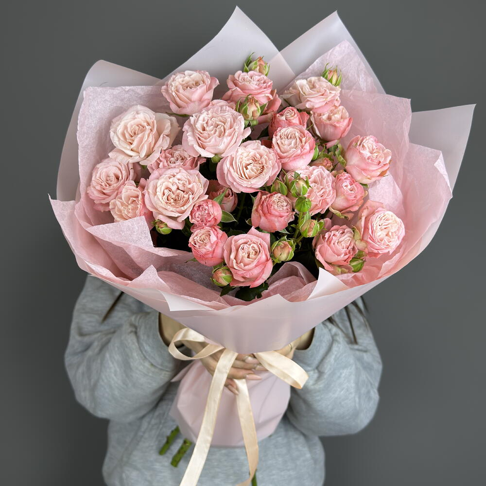 Монобукет «Love in Bloom» из пионовидных роз Bombastic