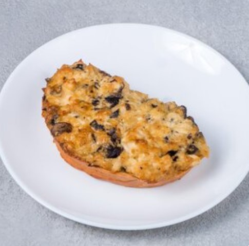 Горячий бутерброд с курицей и грибами