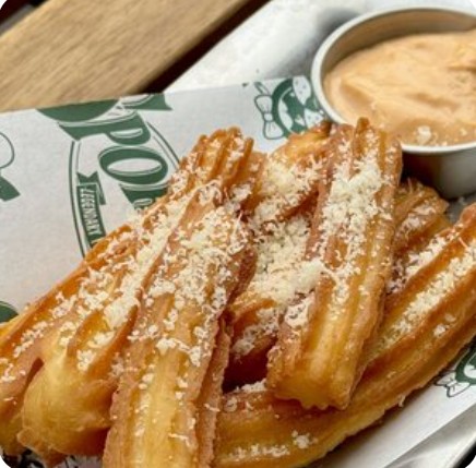 Чуррос с пармезаном и соусом чипотле айоли