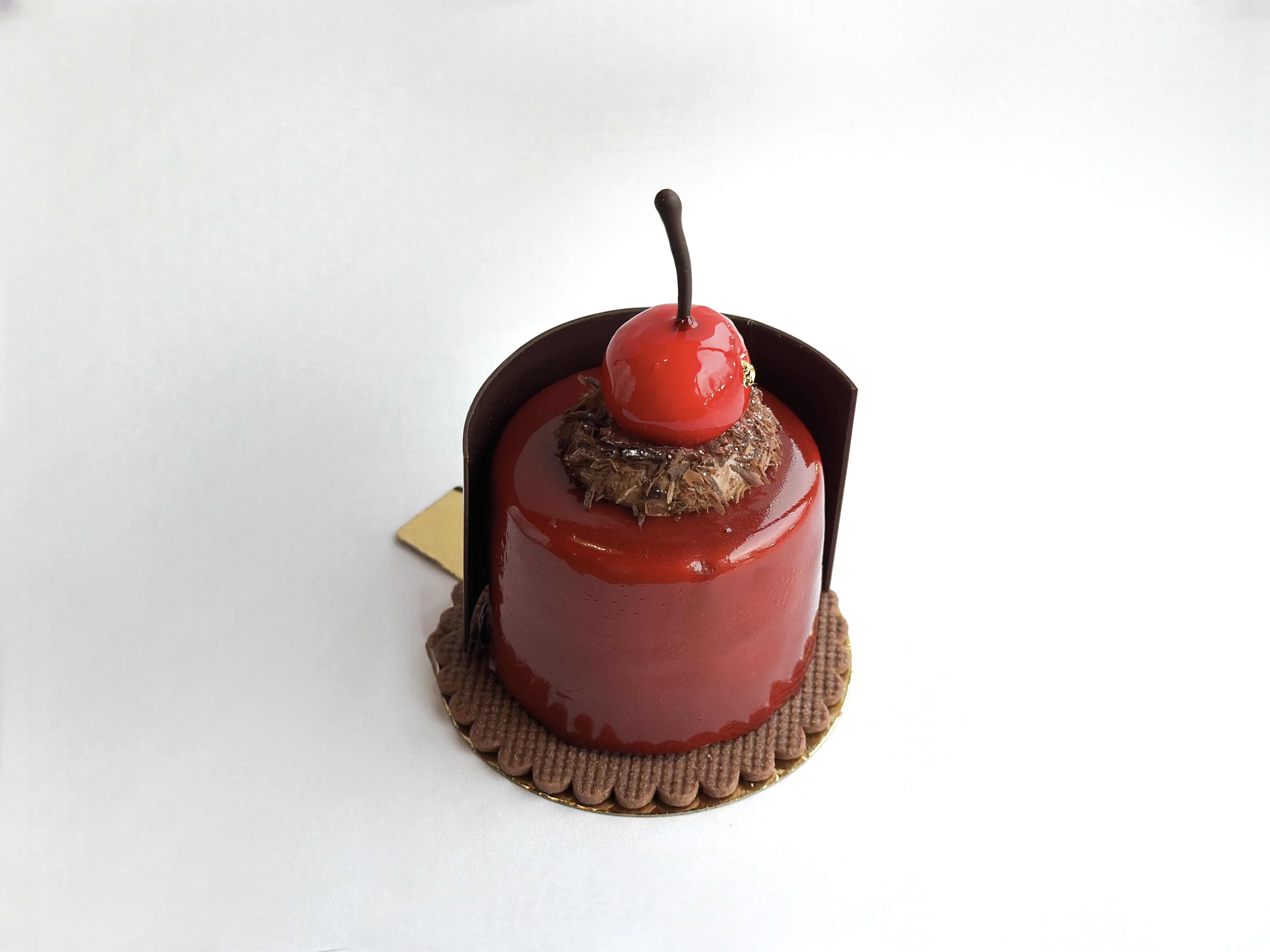 Пирожное вишня-шоколад