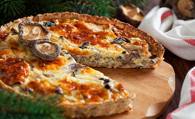 открытый с курицей и грибами 1000г