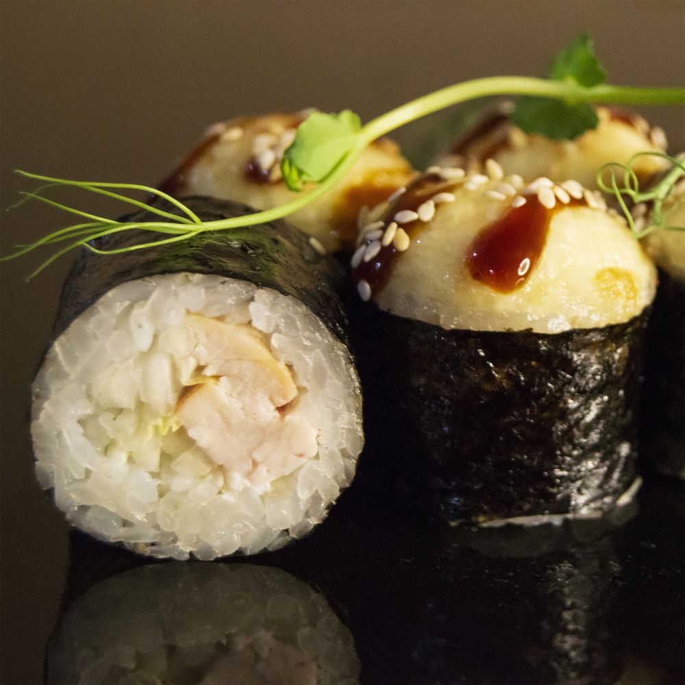 Малый запеченный с курицей