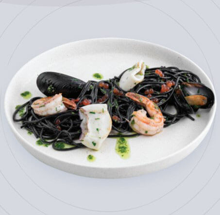 Черные спагетти с морепродуктами