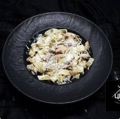 Паста с курицей и грибами