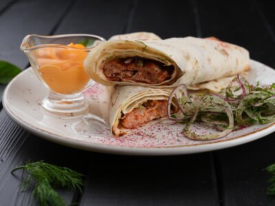 Люля из курицы в лаваше с сыром
