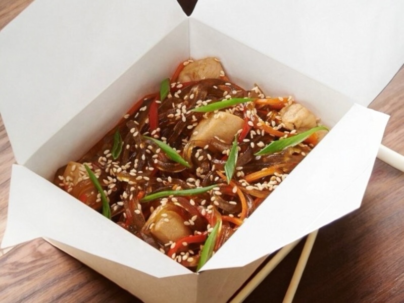 Фунчоза с курицей и овощами 