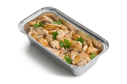 Жаровня с курицей и грибами в сливках