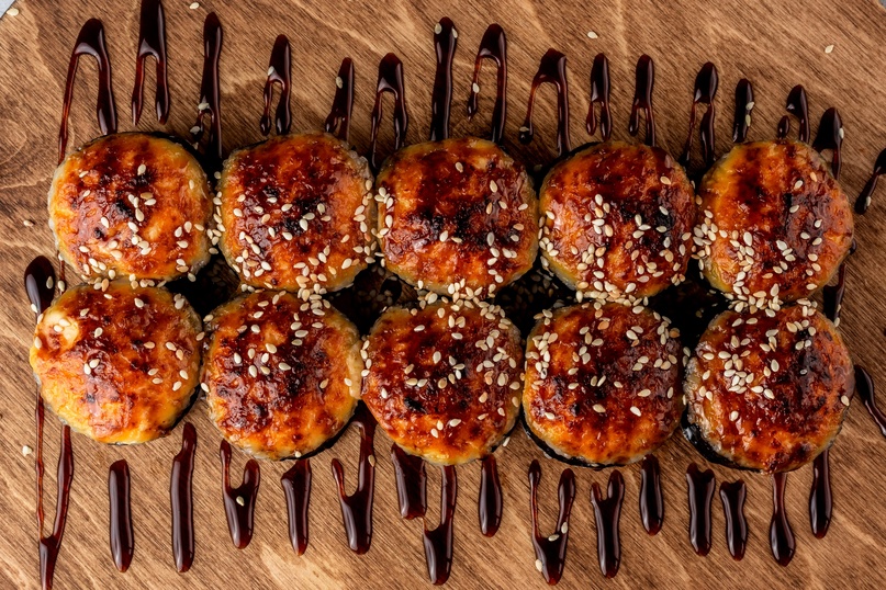 запечённый ролл с крабом
