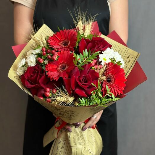Букет с красной герберой и розой