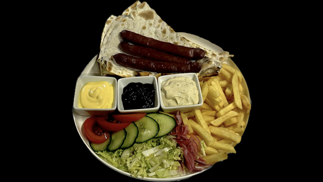 С охотничьими колбасками и картофелем фри