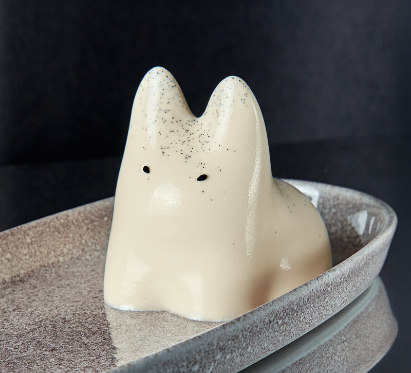 Котик с клубникой