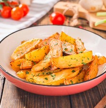 Картофельные дольки с чесноком