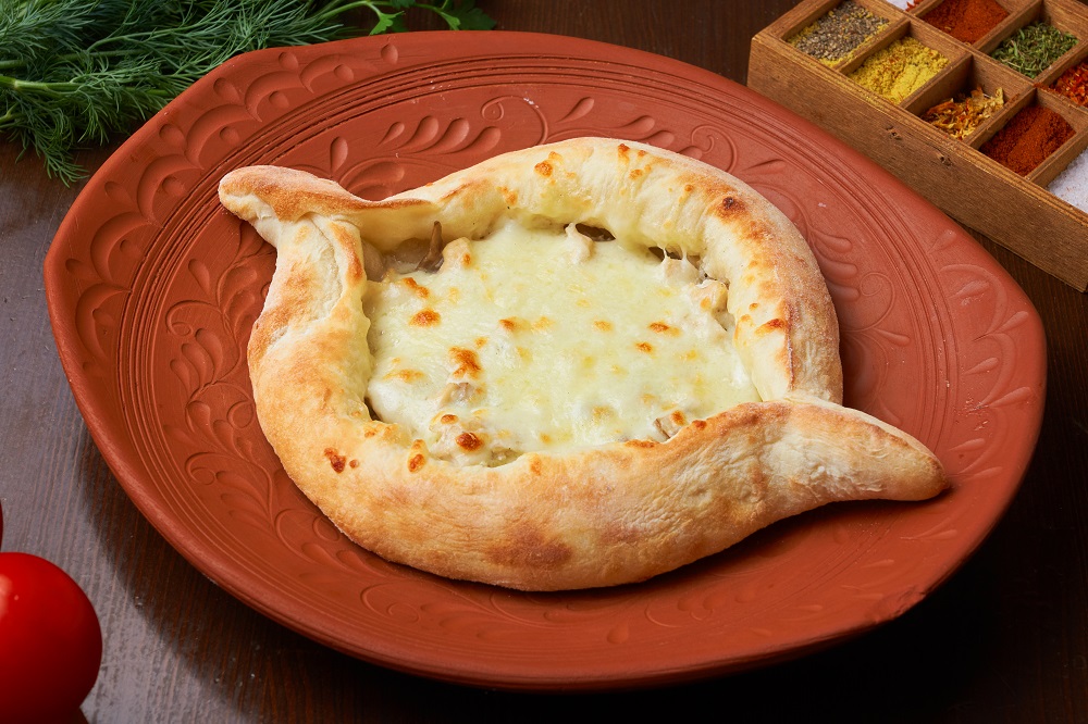Хачапури Аджарули с грибами и курицей
