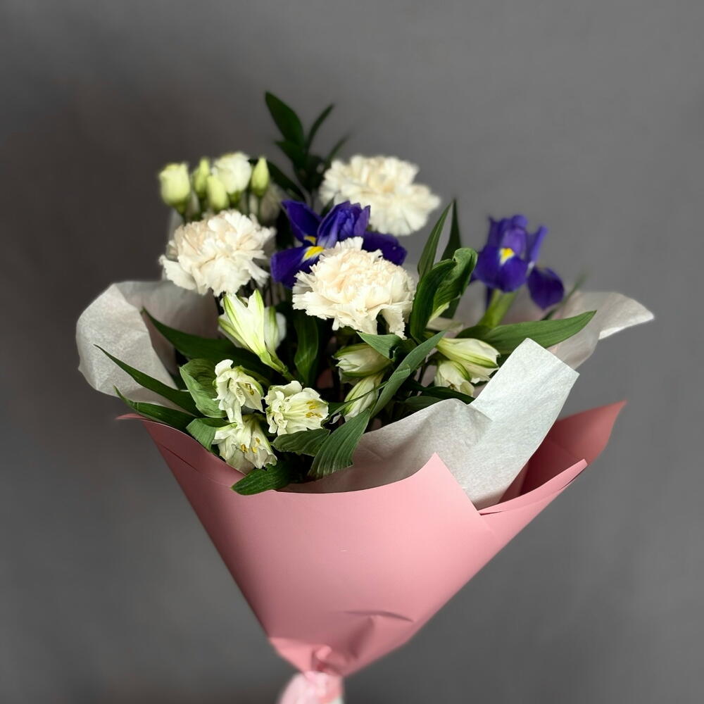 Сборный букет с ирисами