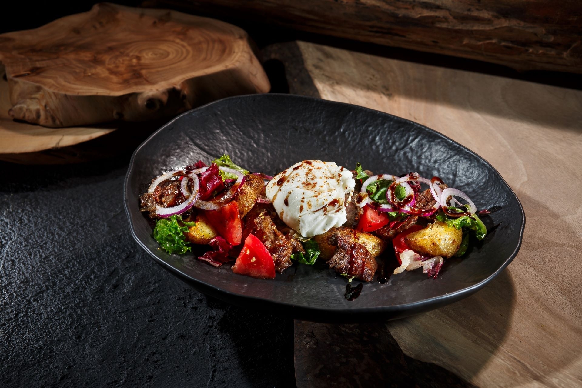 Теплый салат с куриной печенью