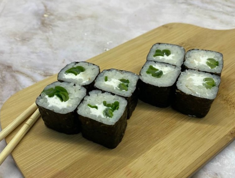 Маки с зеленым луком