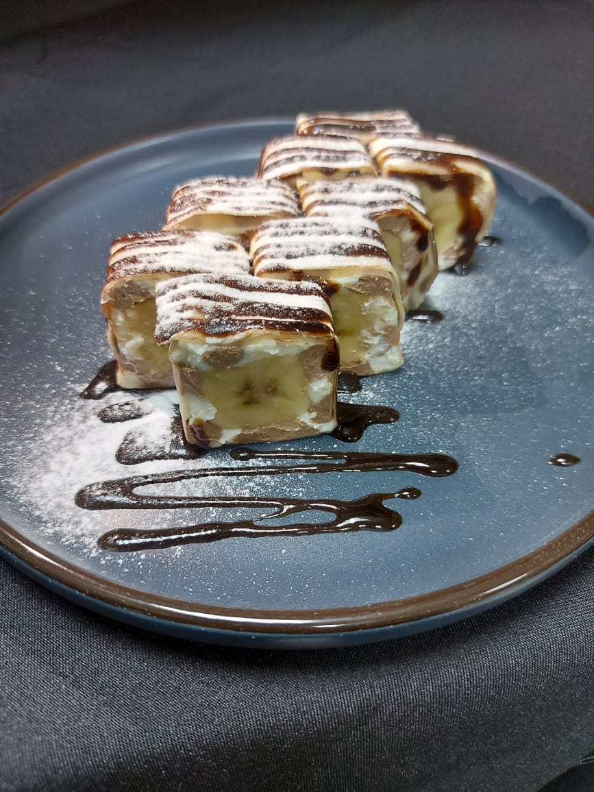 Сладкий ролл шоколадный