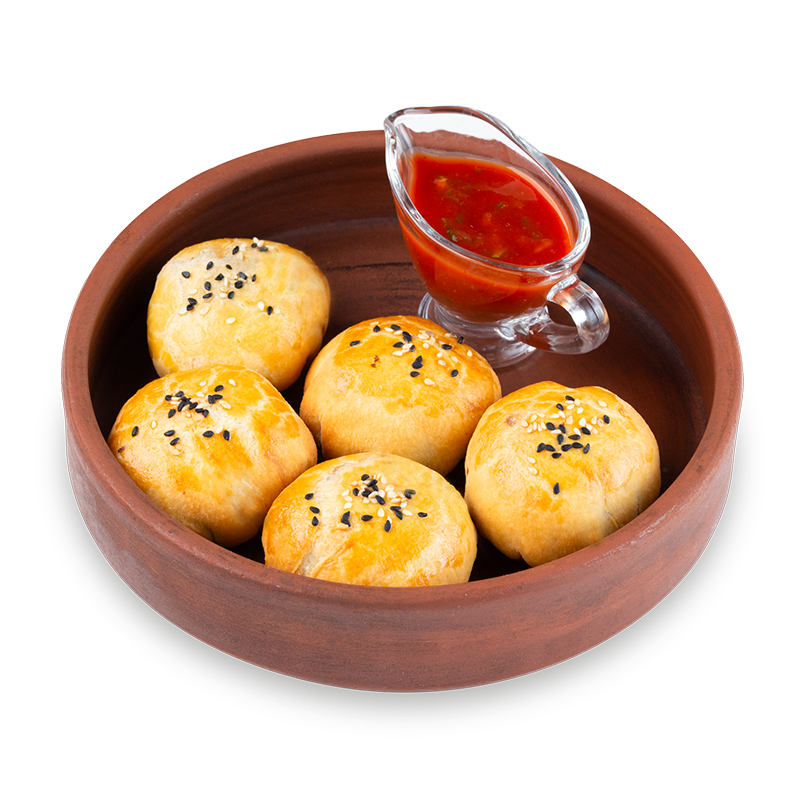 Мини-самса с бараниной и соусом сацебели