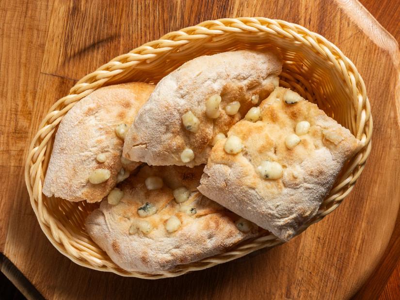 Римская фокачча с Дор блю