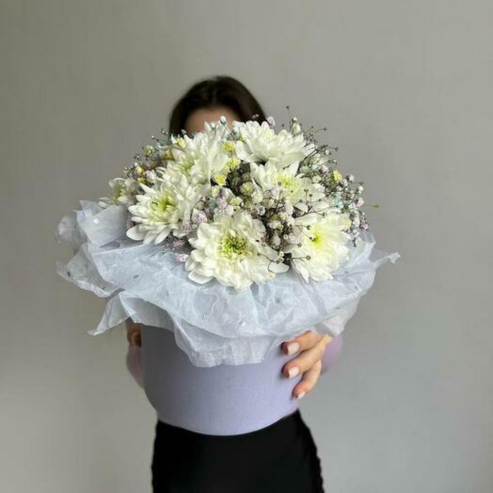 Хризантема с гипсофилой в коробке