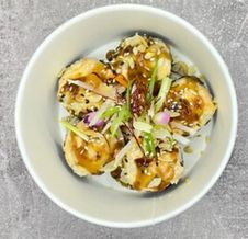 Лосось-Угорь-Окунь Горячий Ролл