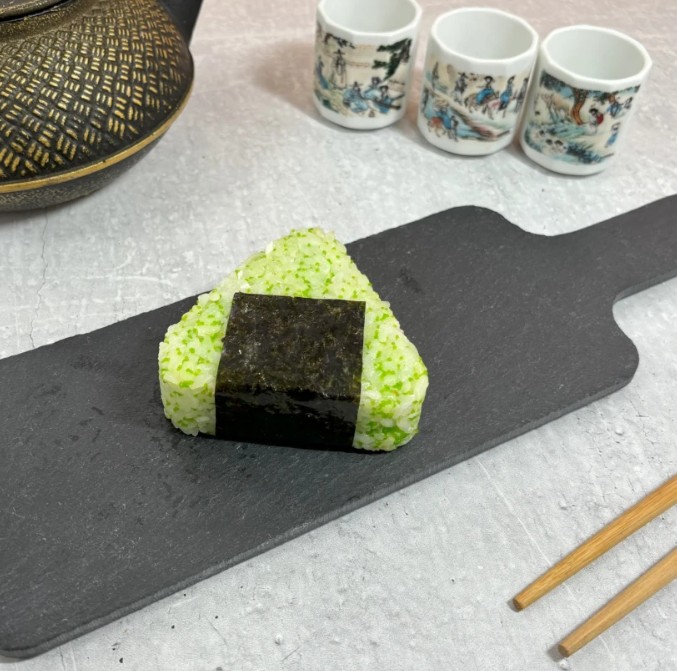 Онигири с крабом