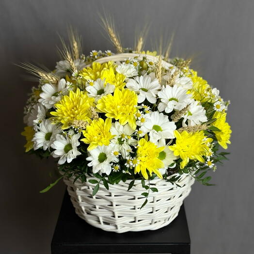 Корзина с хризантемами 