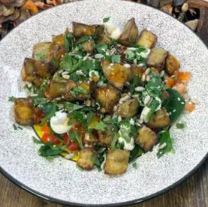 Салат из баклажанов с соусом Чили