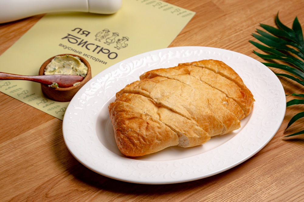 Чиабатта пшеничная с зелёным маслом