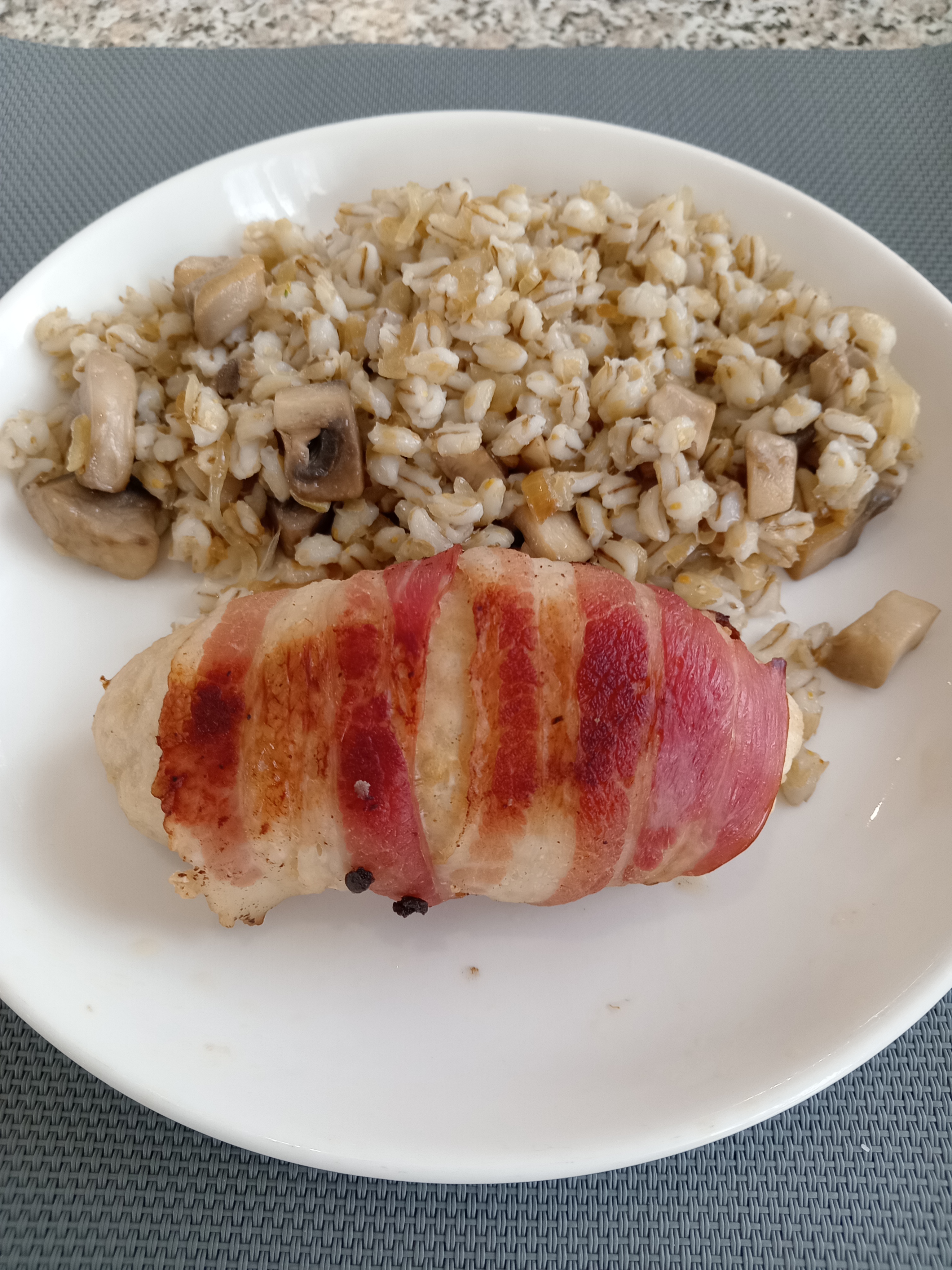 Котлета куриная в беконе 