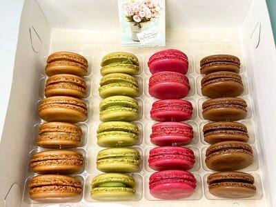 Подарочный набор макаронс и открытка