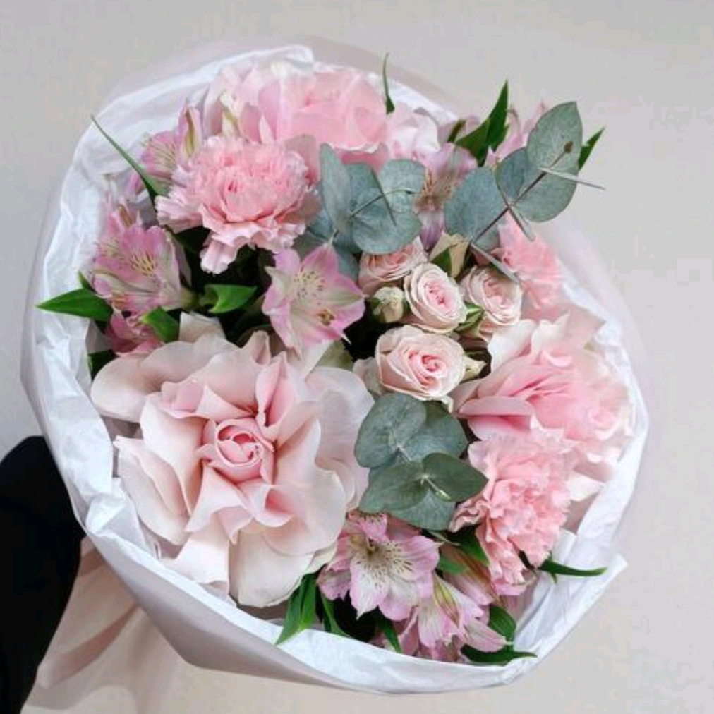 Круглый розовый букет 