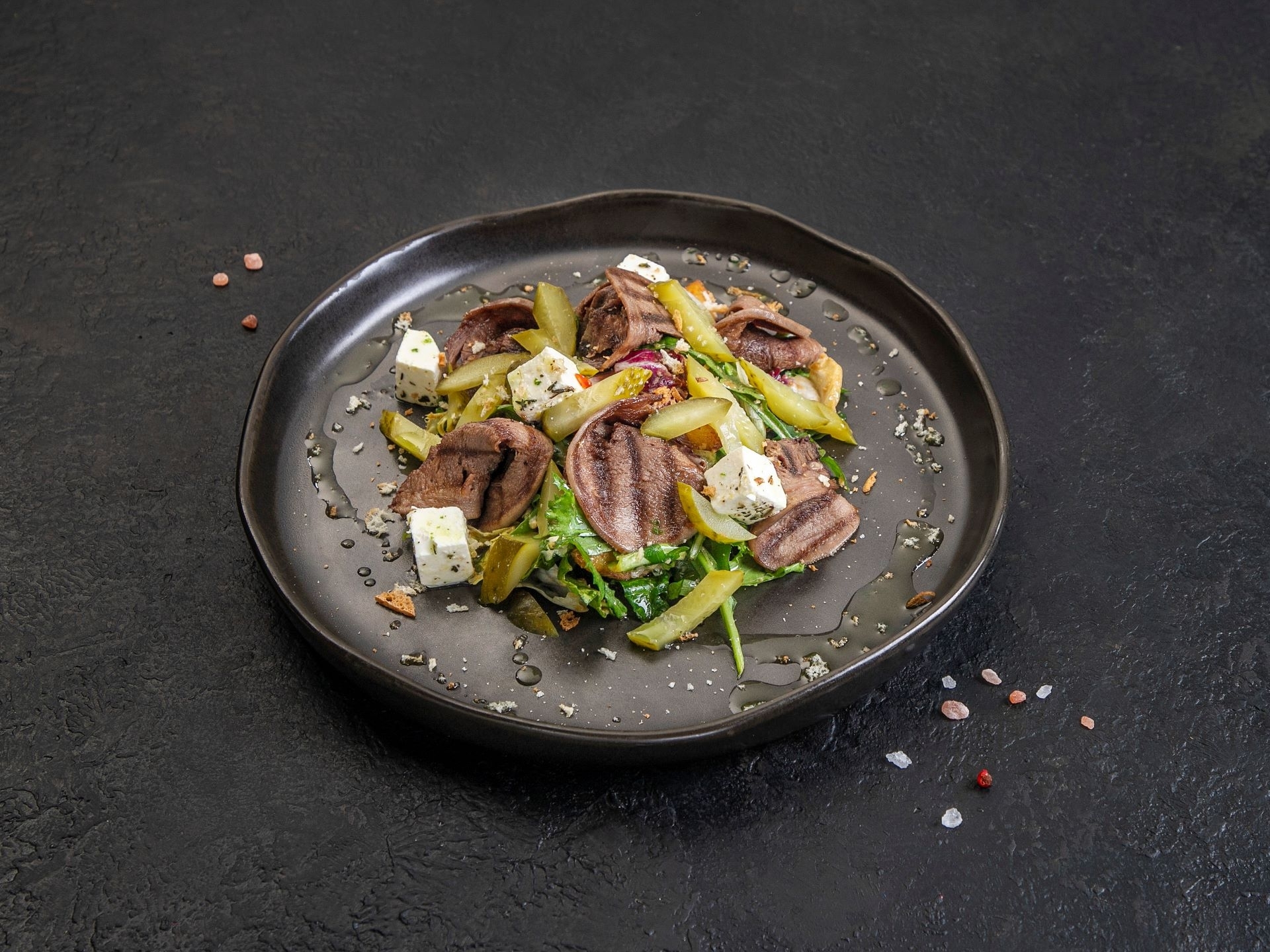 Теплый салат с языком и маринованной фетой