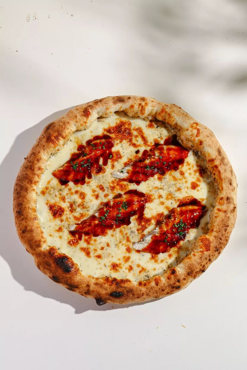 Пицца с угрем и трюфелем