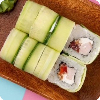 Зеленый ролл с курицей