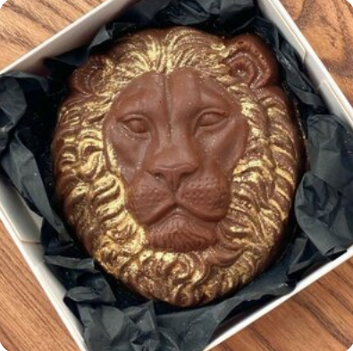 Молочный шоколад Лев