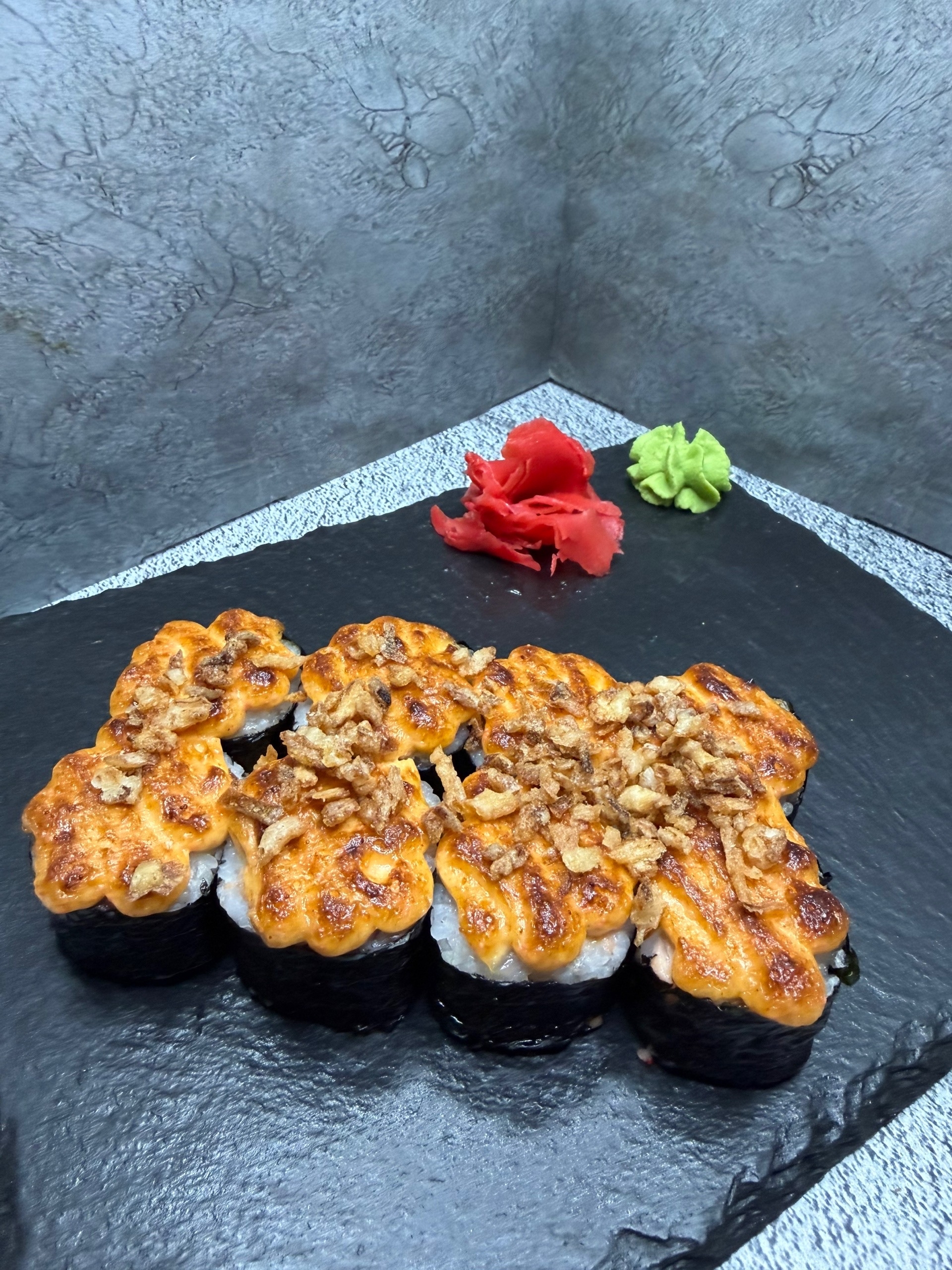 Острый с лососем