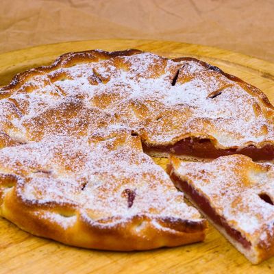 Осетинский пирог с клубникой