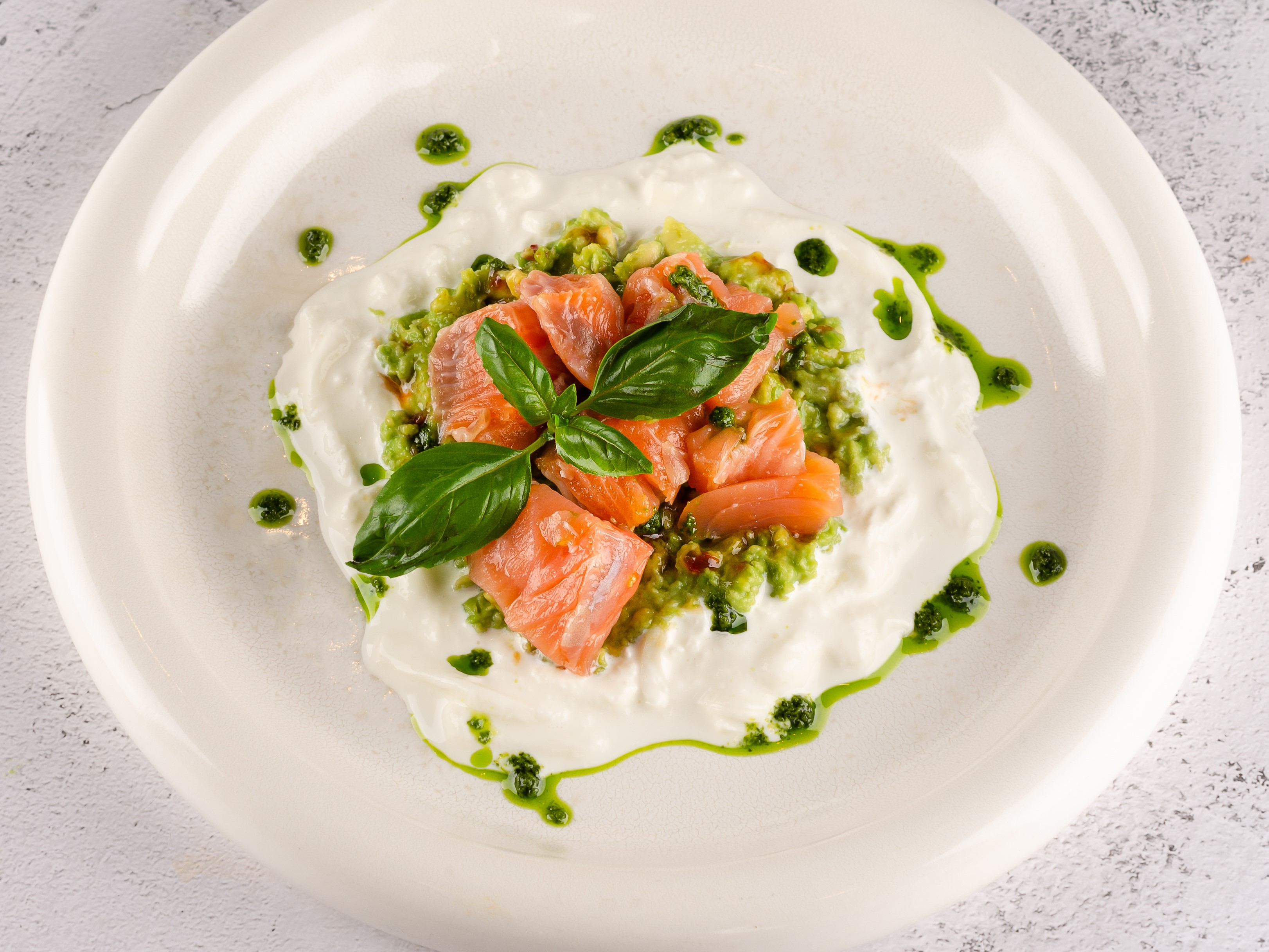 Лосось со страчателлой 