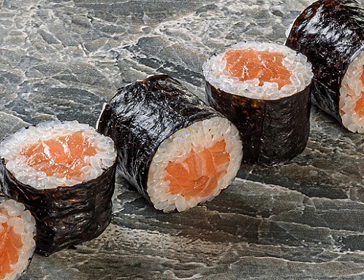 Ролл Сяке маки