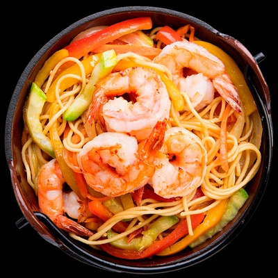 Лапша удон с морепродуктами и овощами