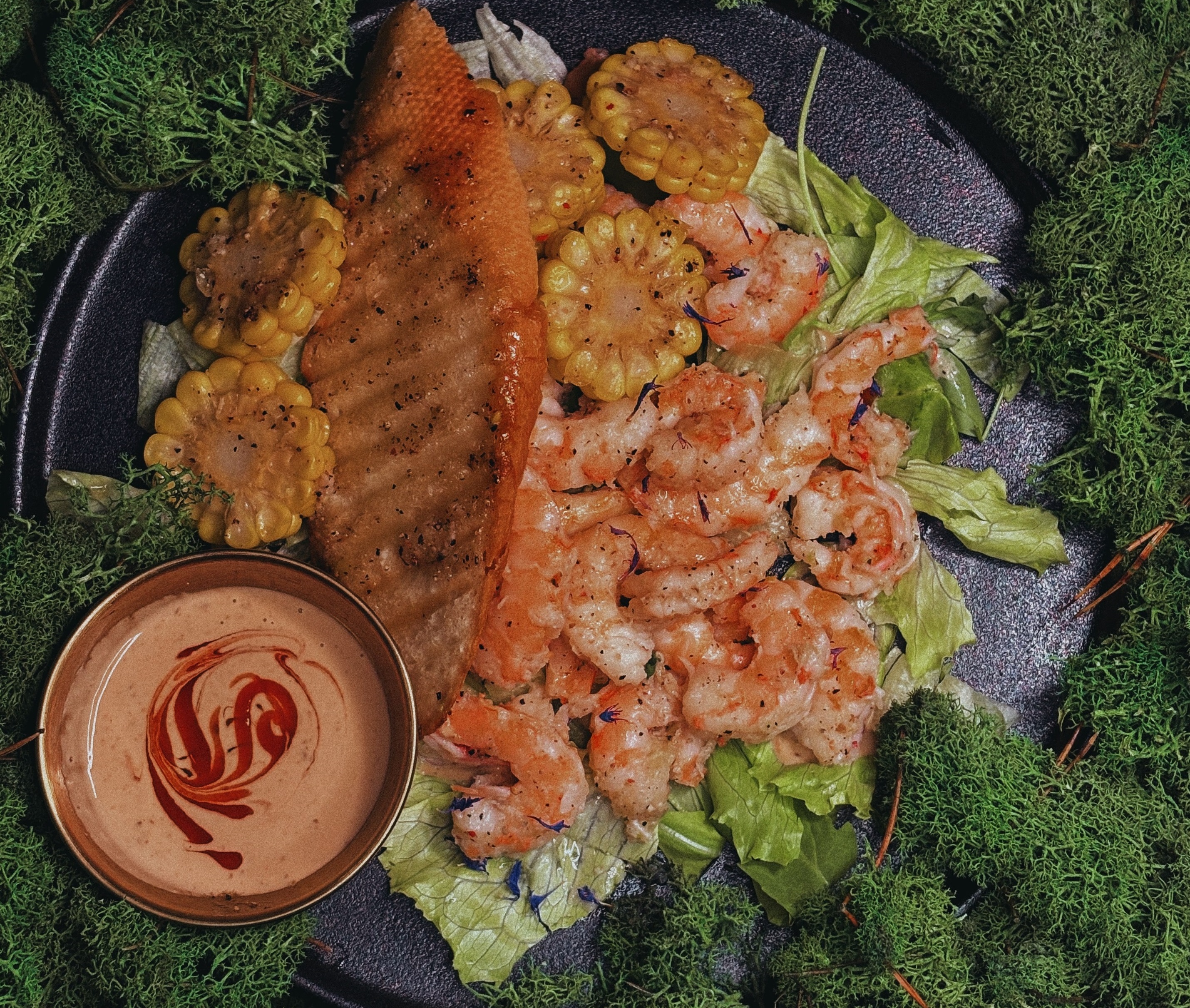 Жареные креветки в сливочно-чесночном соусе