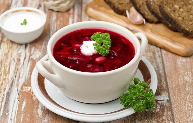 Борщ с курицей и фасолью