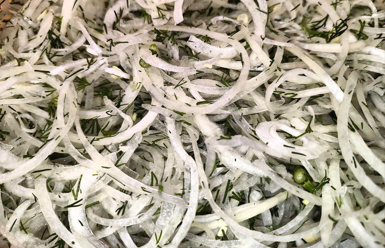 Лук маринованный